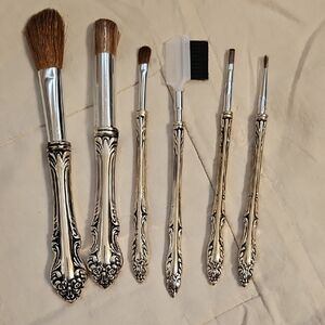 New Elegant Ornate Vintage Weighted Silver Makeup Brush Set